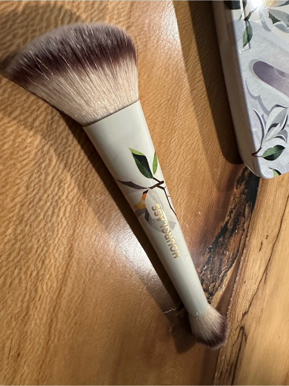 Hourglass Ambient Lighting
Edit Unlocked Swan Palette and Brush II - Picture 11 of 15